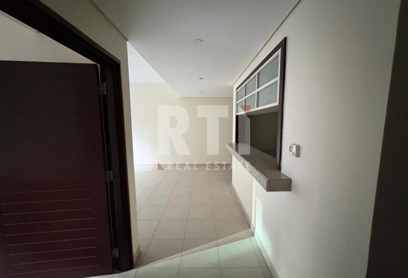DOWNTOWN LIVING | SWIMMING POOL VIEW | UNFURNISHED photo 11