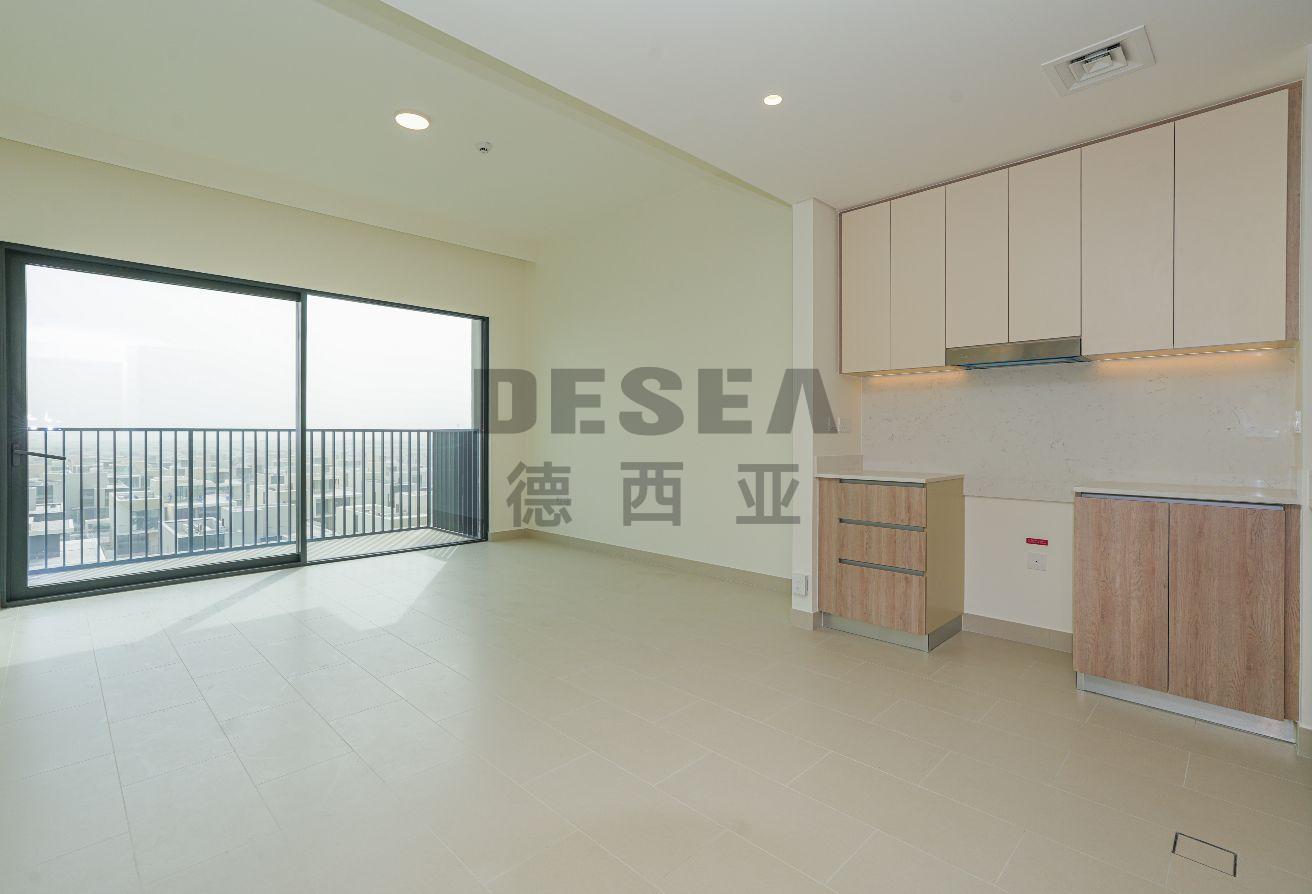 Unfurnished | Spacious Layout | Close to Mall
