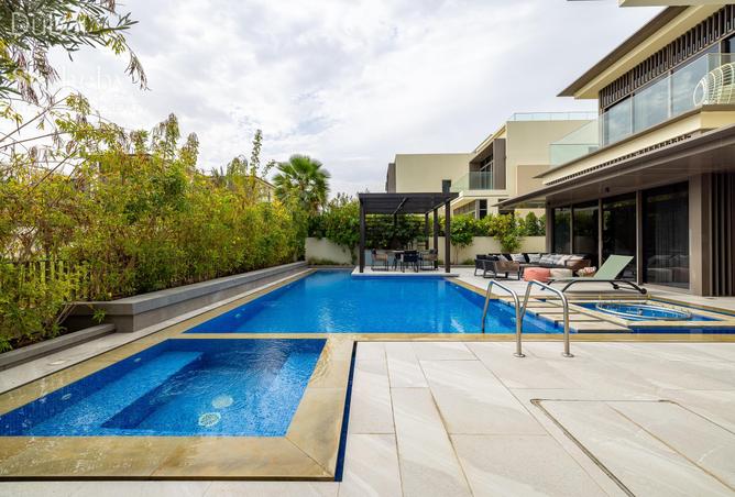 فيلا ممدّدة في دبي هيلز استيت على طول الحزام الأخضر