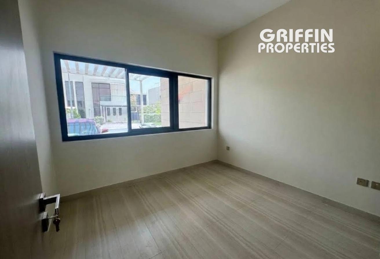 Corner Plot | Landscaped | Full Park View | 4BHK photo 5