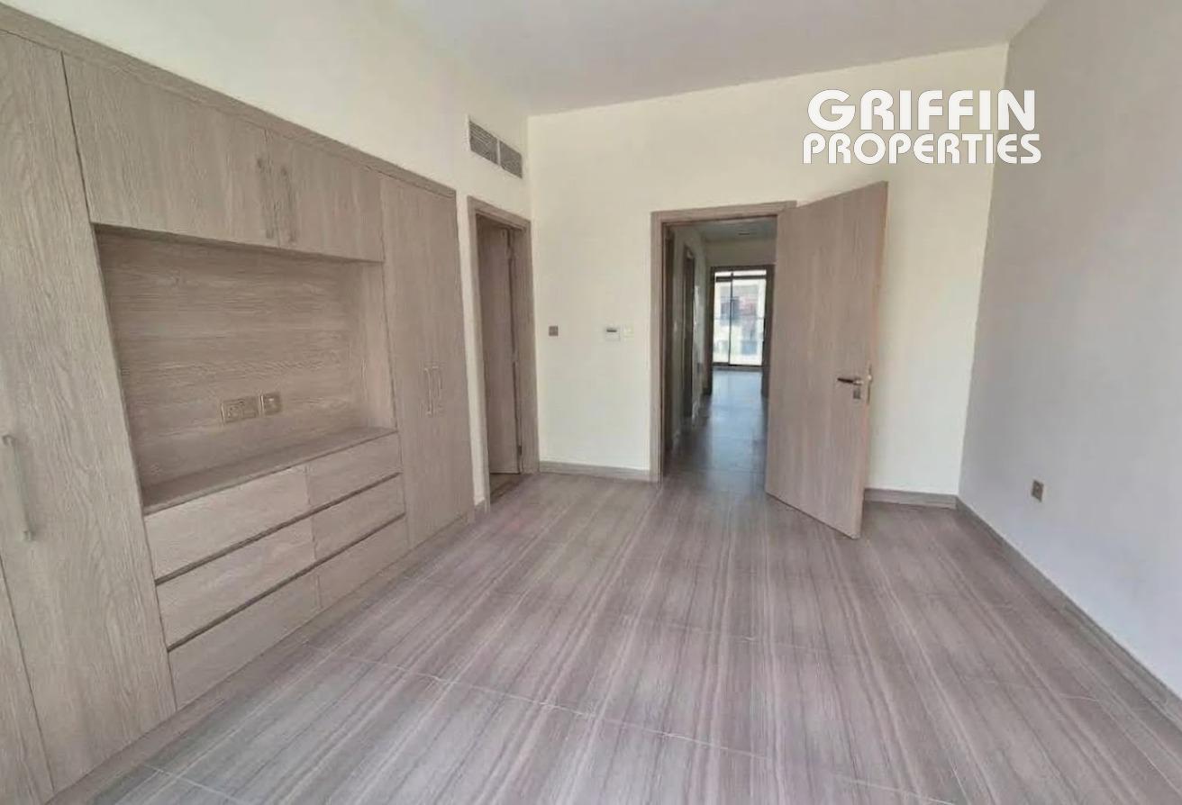 Corner Plot | Landscaped | Full Park View | 4BHK photo 6
