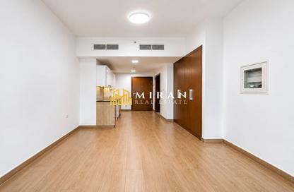 شقة - 1 حمام للايجار في اكا ريزيدنس - منطقة 11 - قرية جميرا الدائرية - دبي