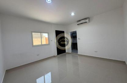 Apartment - Studio - 1 Bathroom for rent in Al Mushrif Villas - Al Mushrif - Abu Dhabi