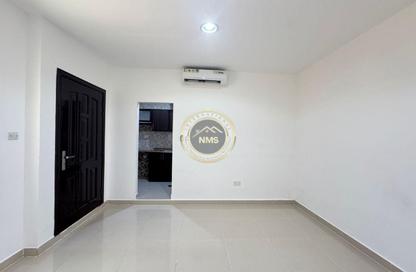 Apartment - Studio - 1 Bathroom for rent in Al Mushrif Villas - Al Mushrif - Abu Dhabi