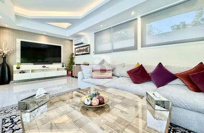Villa - 4 - 6 for sale in District 3 - Jumeirah Park - Dubai Villa - 4 - 6 for sale in District 3 - Jumeirah Park - Dubai