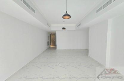 Apartment - 2 Bedrooms - 3 Bathrooms for rent in SG Muwaileh Building - Muwaileh - Sharjah