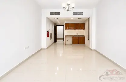 Apartment - 1 Bathroom for rent in Muweileh Community - Muwaileh Commercial - Sharjah