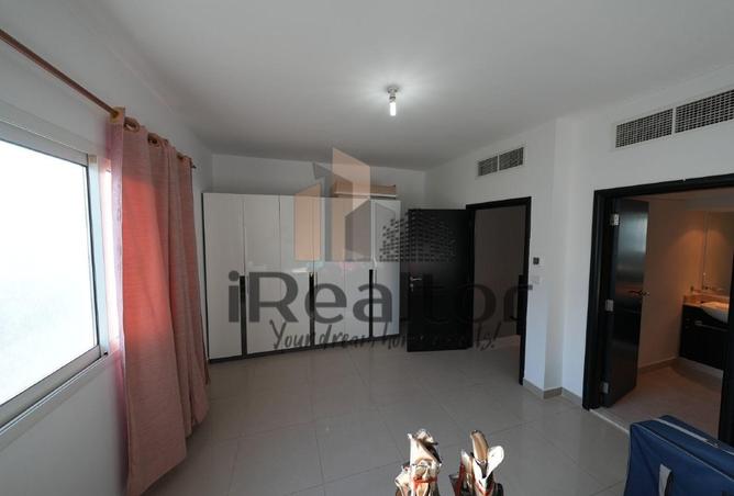 3 bed Town House vacant upon sale — photo 4