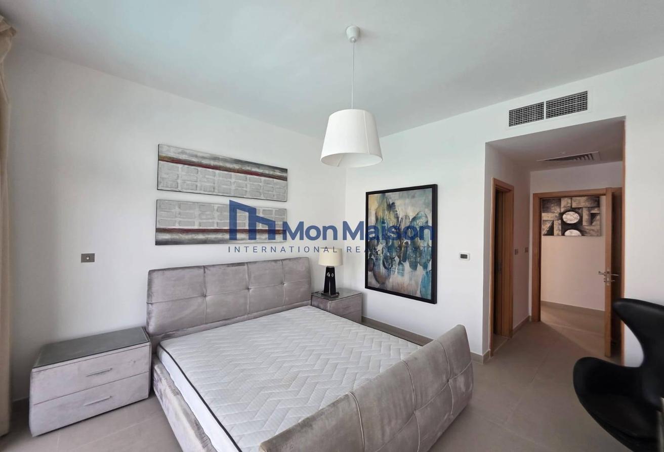FULLY FURNISHED | SPACIOUS LIVING AREA | POOL VIEW photo 12