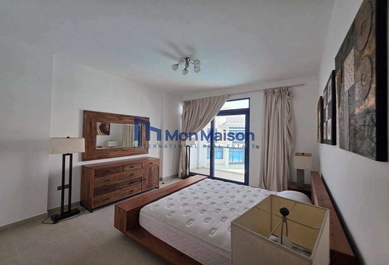 FULLY FURNISHED | SPACIOUS LIVING AREA | POOL VIEW photo 8