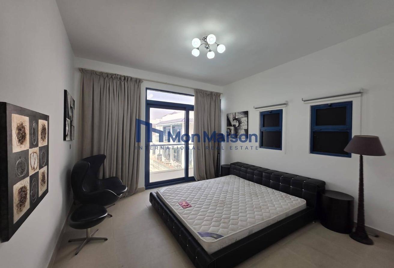 FULLY FURNISHED | SPACIOUS LIVING AREA | POOL VIEW photo 6