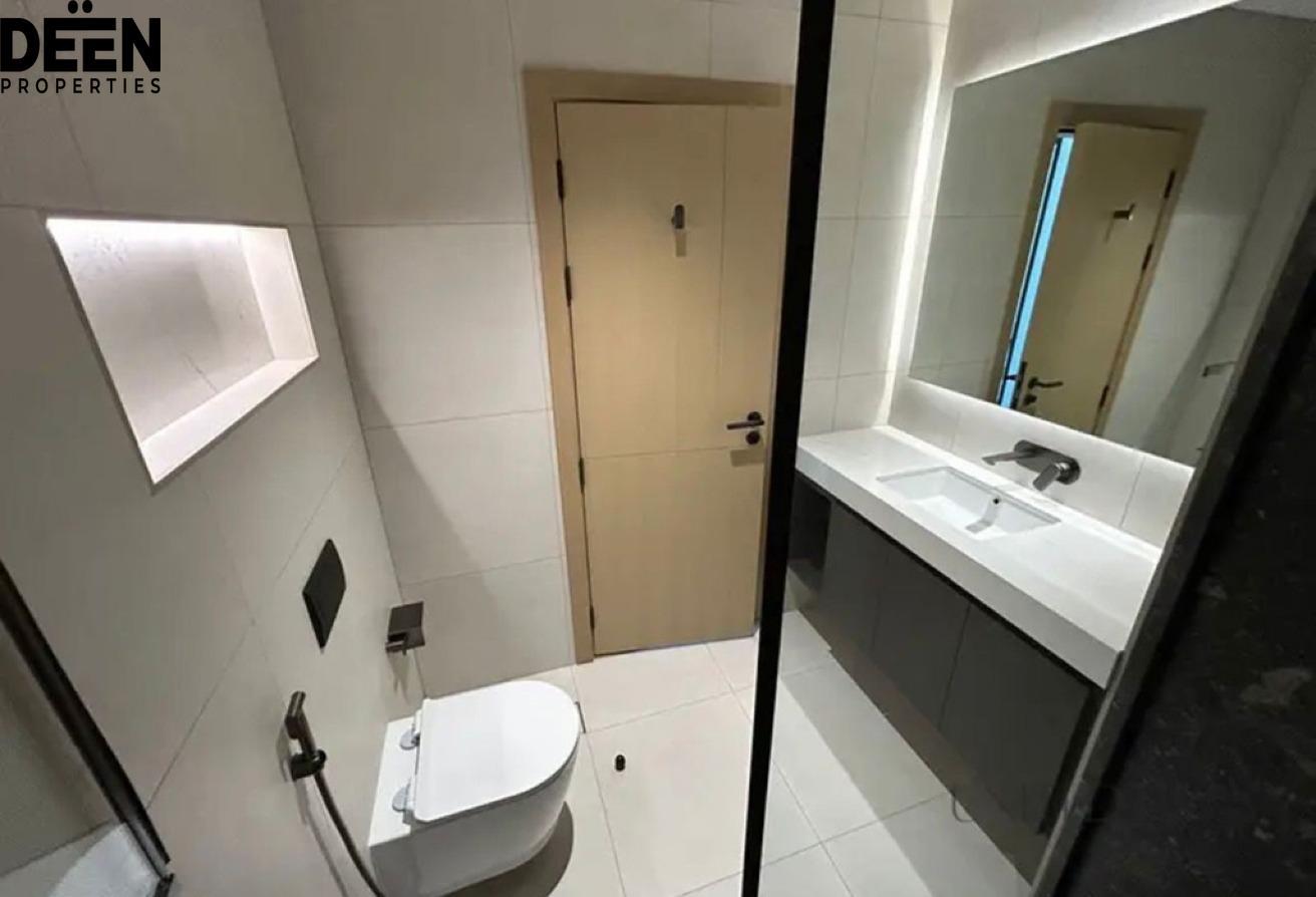 Spacious 1BR + Study I Unfurnished I Mall View photo 5