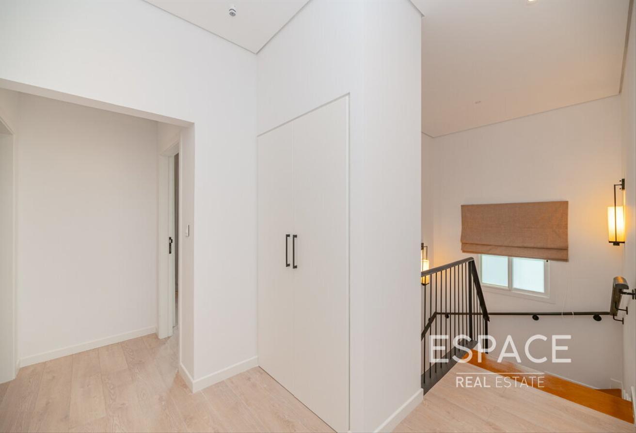 Luxury Upgrades| Immaculate | Prime Location photo 6