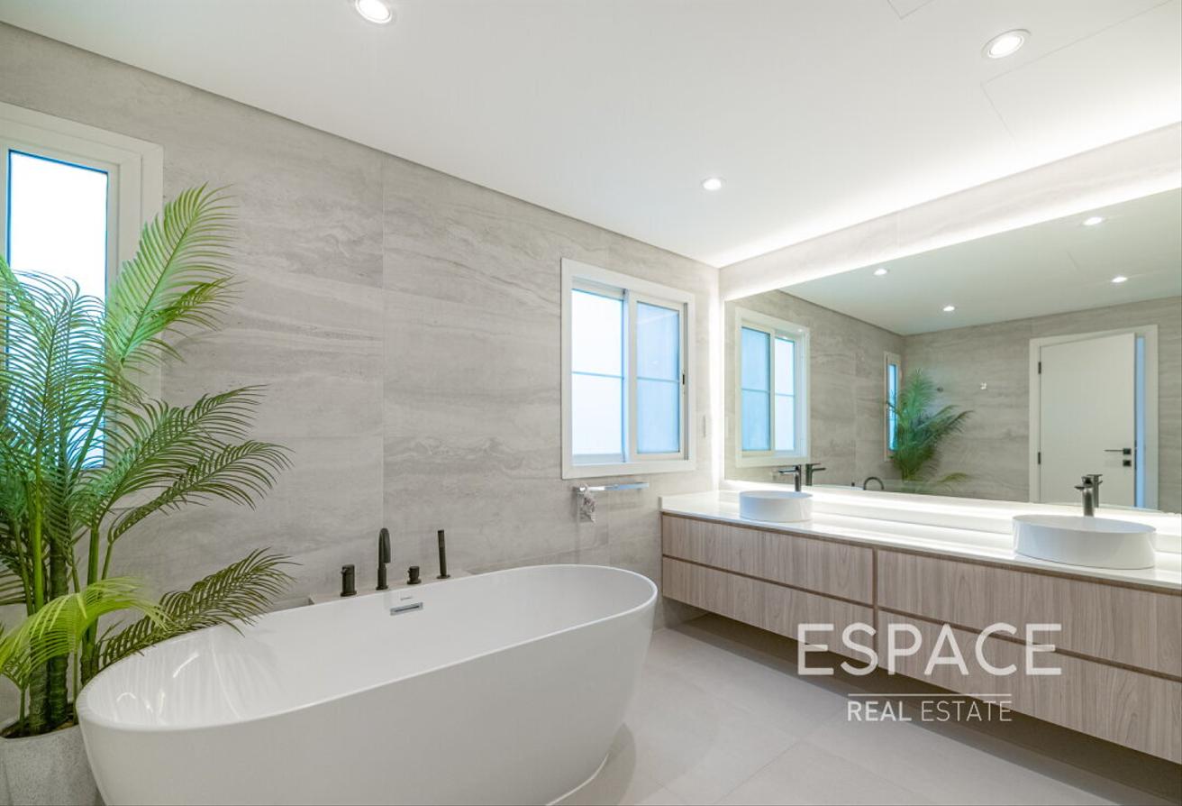 Luxury Upgrades| Immaculate | Prime Location photo 12