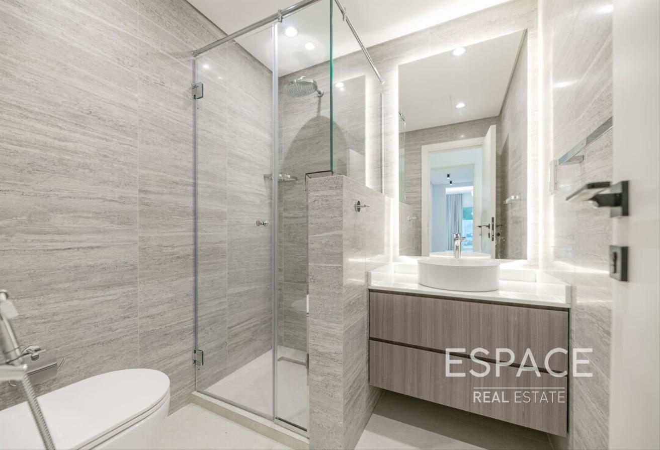 Luxury Upgrades| Immaculate | Prime Location photo 15
