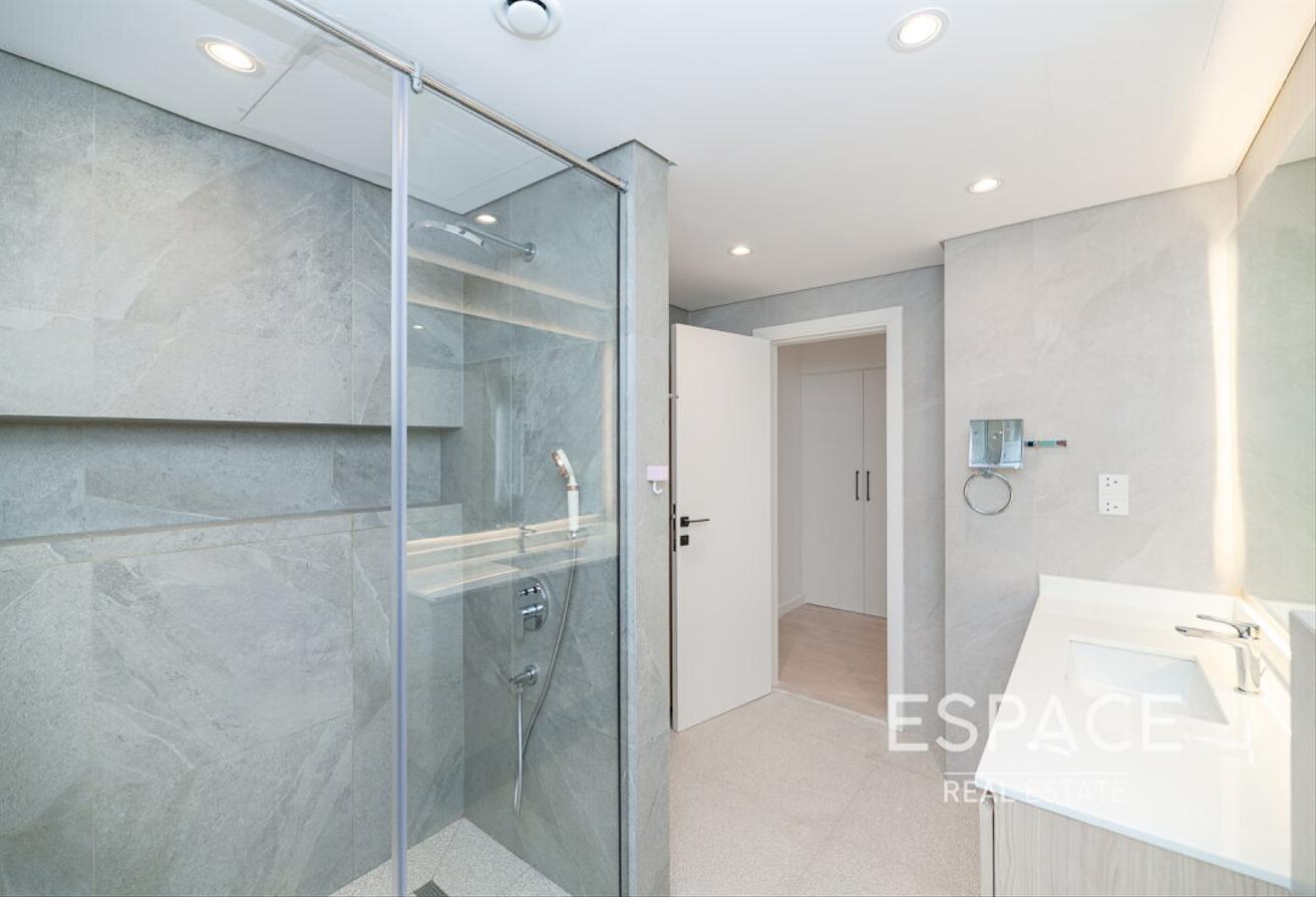 Luxury Upgrades| Immaculate | Prime Location photo 17