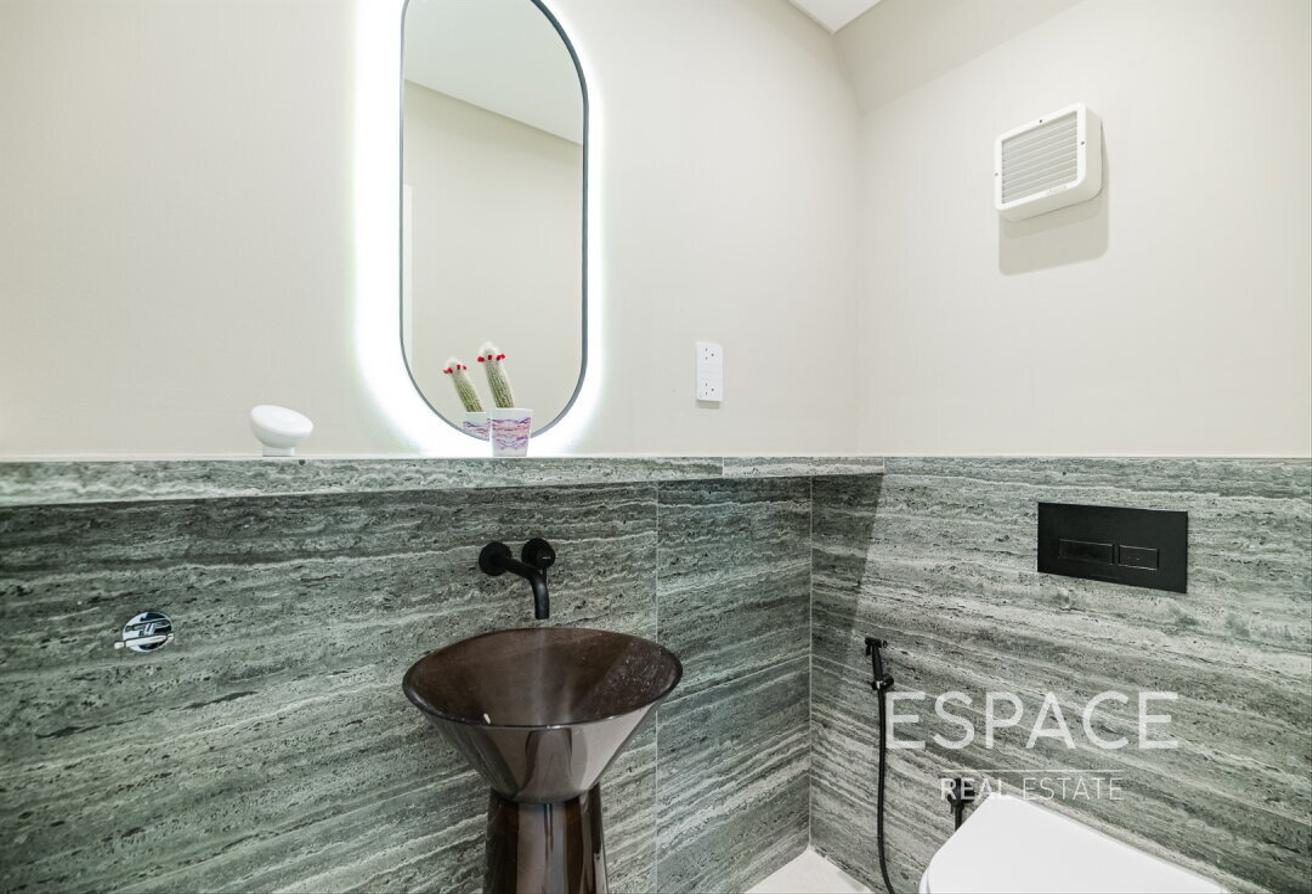 Luxury Upgrades| Immaculate | Prime Location photo 16