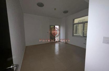 Apartment - 1 Bedroom - 2 Bathrooms for rent in Shams - Queue Point - Liwan - Dubai