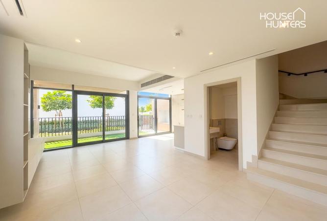 Prime Corner Unit |Green views |Near Gym and Pool photo 2