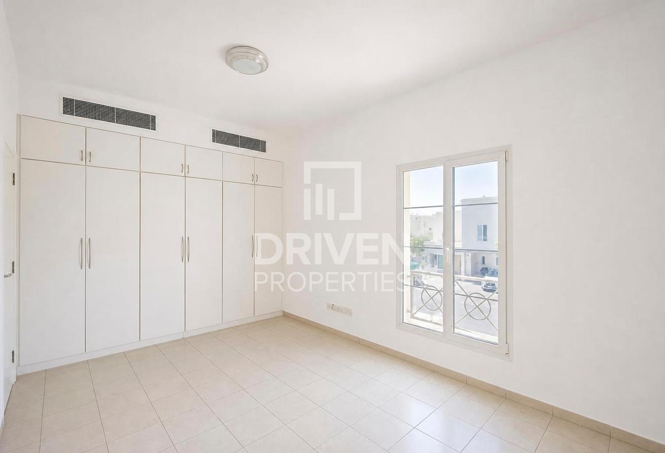 Vacant and Standalone Villa | Spacious Plot photo 9