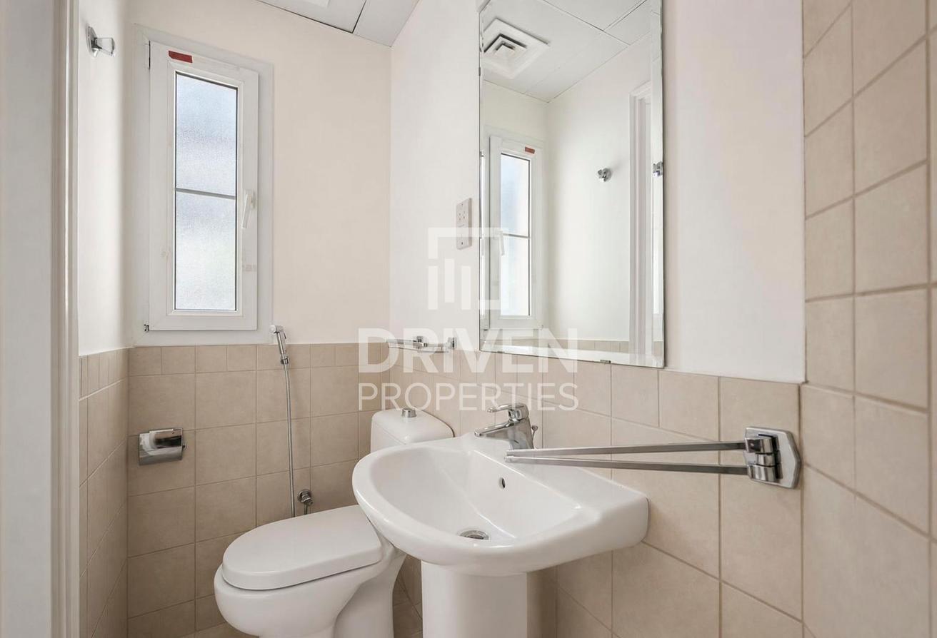 Vacant and Standalone Villa | Spacious Plot photo 13