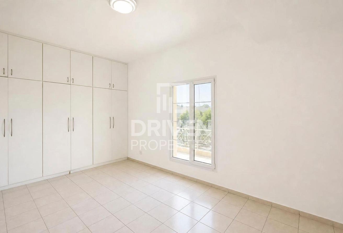 Vacant and Standalone Villa | Spacious Plot photo 8