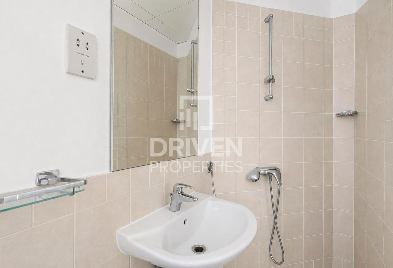 Vacant and Standalone Villa | Spacious Plot photo 14