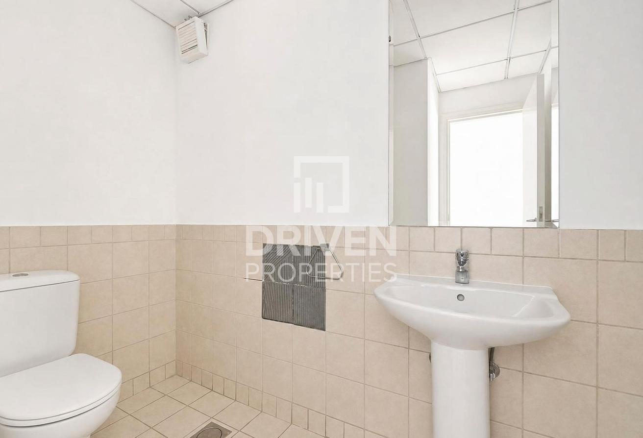 Vacant and Standalone Villa | Spacious Plot photo 15