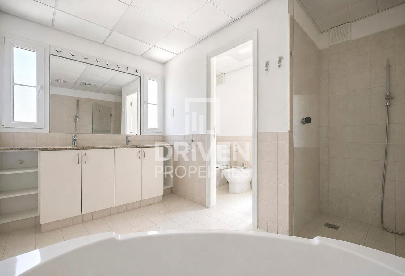 Vacant and Standalone Villa | Spacious Plot photo 17