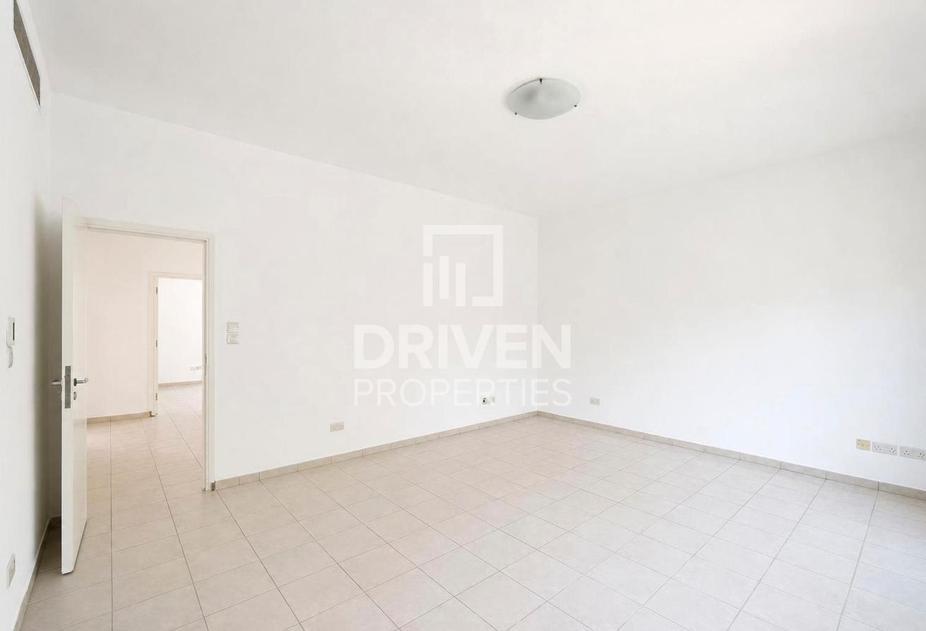 Vacant and Standalone Villa | Spacious Plot photo 7