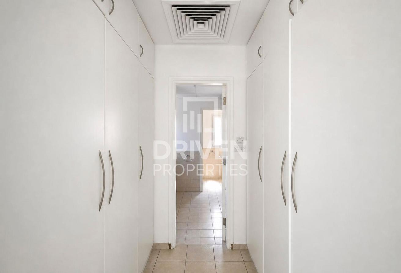 Vacant and Standalone Villa | Spacious Plot photo 16