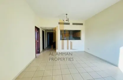 شقة - غرفة نوم - 2 حمامات للبيع في اس 12 - طراز أسباني - المدينة العالمية - دبي