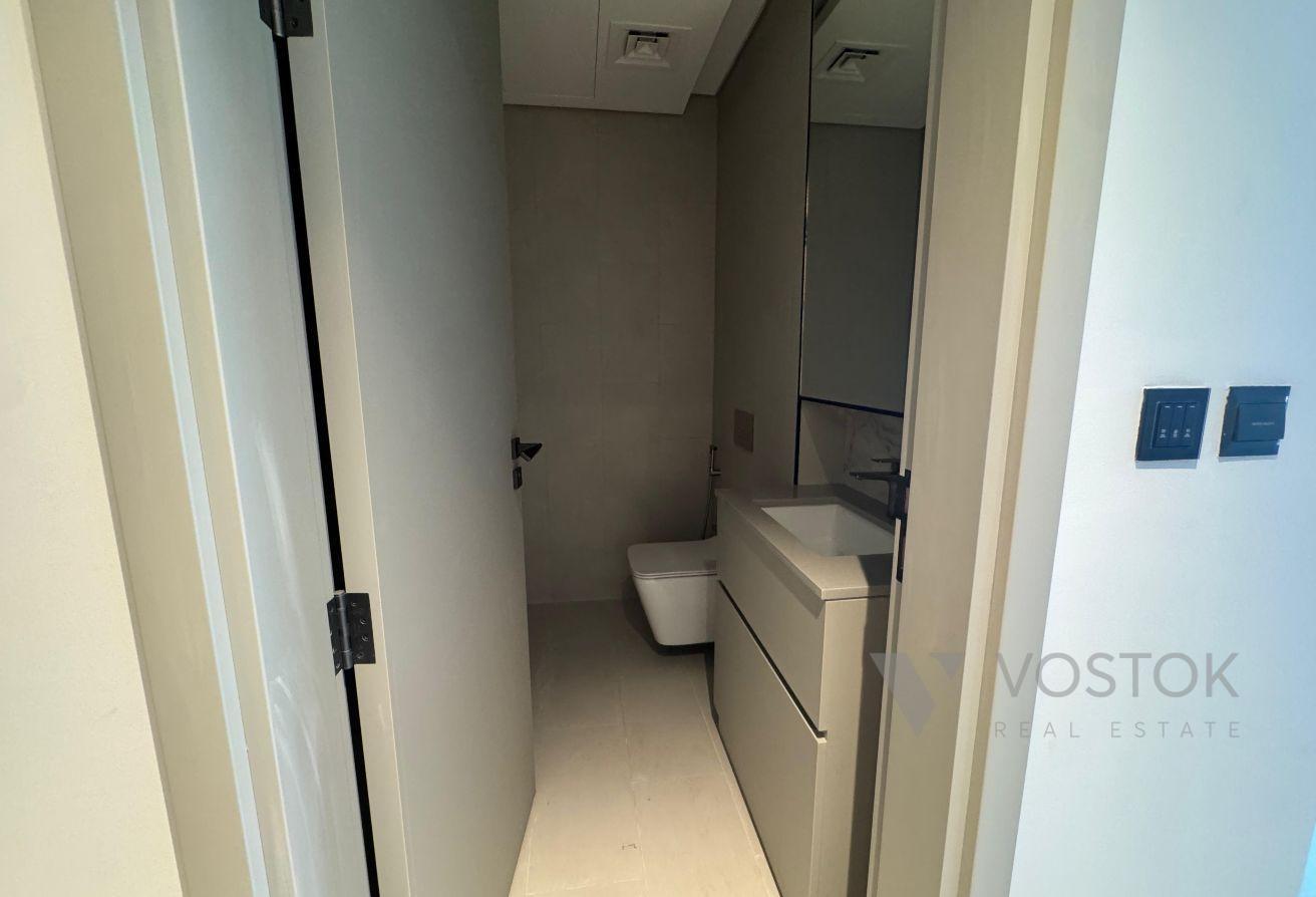 Modern 1BR | Prime Business Bay | Regalia Living photo 7