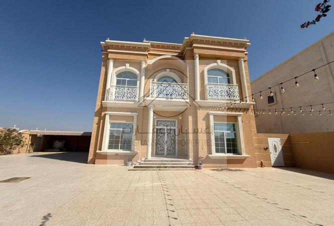 5 BR Villa with Private Garden in Northern Emirates