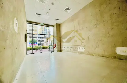 Shop - Studio - 2 Bathrooms for rent in Haas Building - Jumeirah Garden City - Al Satwa - Dubai