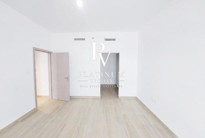 2-bed apartment in Waters Edge — photo 3
