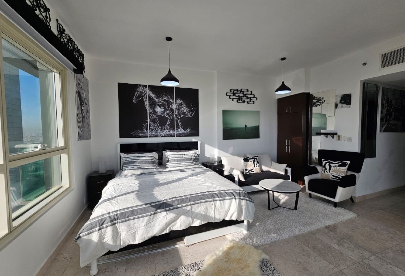 Charming Studio | High Floor | Stunning Views