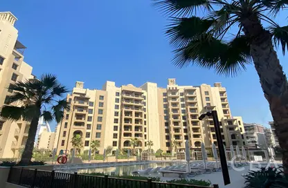 Apartment - 2 Bedrooms - 2 Bathrooms for rent in Al Jazi 2 - Madinat Jumeirah Living - Umm Suqeim - Dubai
