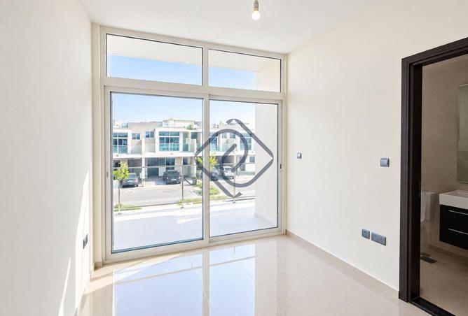 3 BR Townhouse | Private Garden | DAMAC Hills 2 photo 3