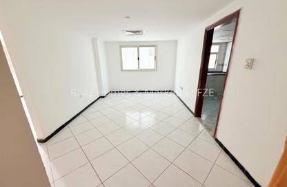 Apartment - 1 - 1 for rent in Talal Building - Al Mujarrah - Sharjah Apartment - 1 - 1 for rent in Talal Building - Al Mujarrah - Sharjah
