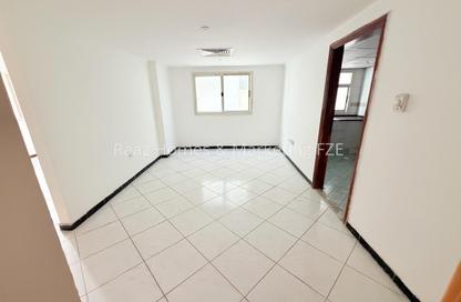 Apartment - 1 - 1 for rent in Talal Building - Al Mujarrah - Sharjah Apartment - 1 - 1 for rent in Talal Building - Al Mujarrah - Sharjah