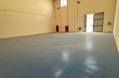 Warehouse - Studio - 1 Bathroom for rent in Umm Al Thuoob - Umm Al Quwain