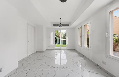 Villa - 2 Bedrooms - 3 Bathrooms for rent in Springs 11 - The Springs - Dubai