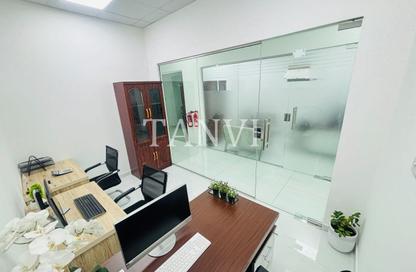 Office Space - Studio - 1 Bathroom for rent in Red Avenue - Al Garhoud - Dubai