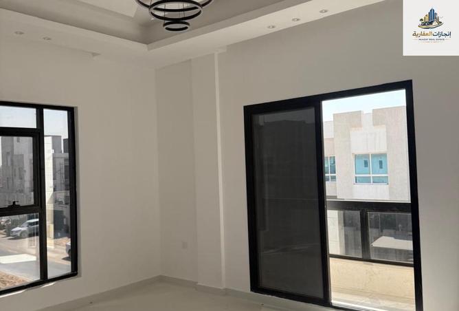 69892689 - Property Image 3