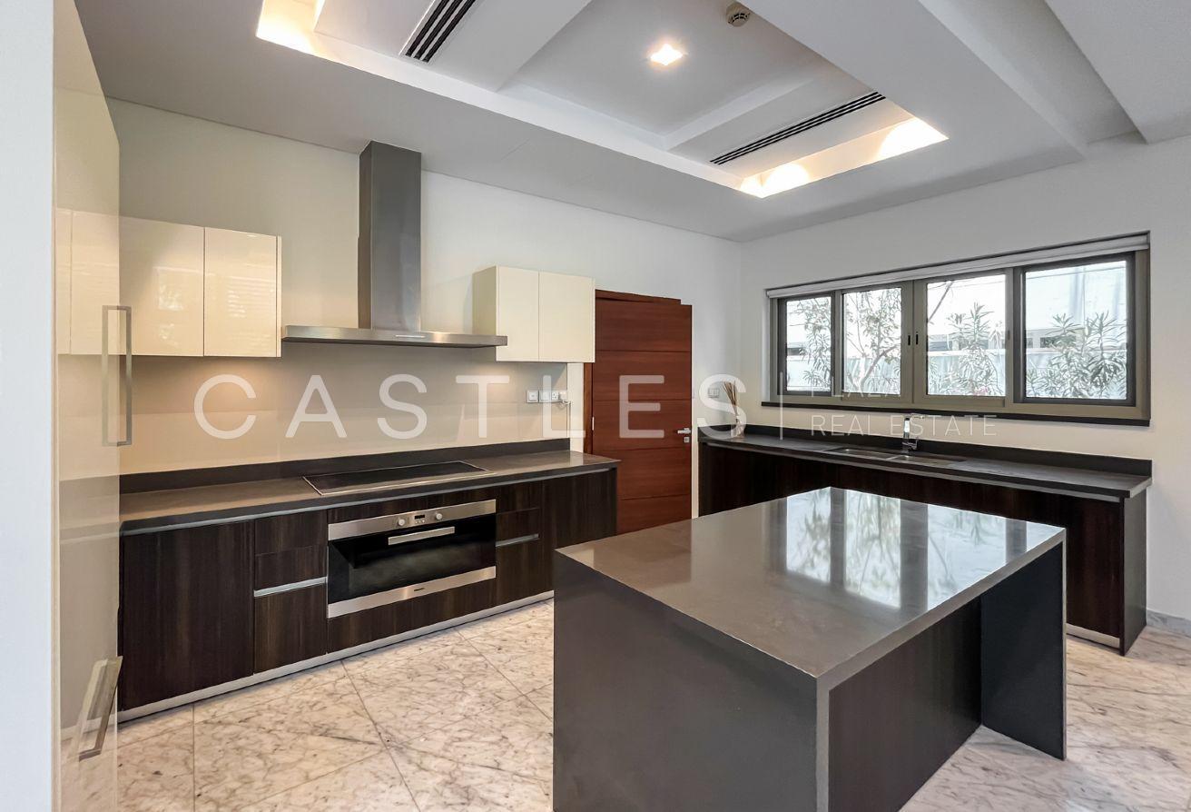 Ready To Move In | Contemporary Villa photo 8