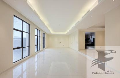 Villa - 5 Bedrooms - 6 Bathrooms for rent in Al Aweer 1 - Al Aweer - Dubai