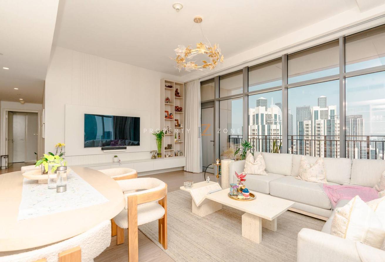 Luxury Upgraded | Fully Furnished | Contemporary photo 3