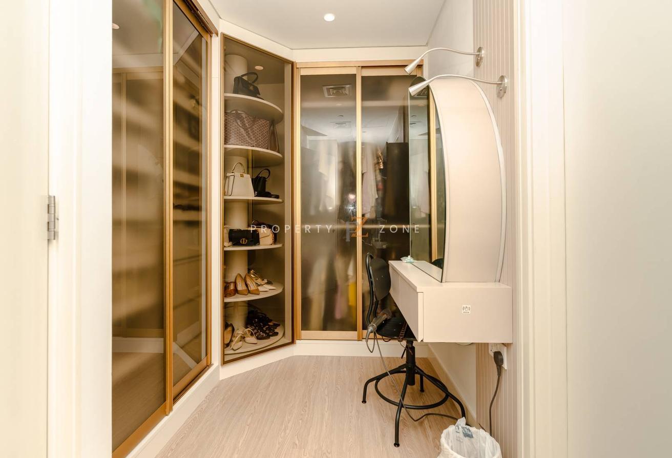 Luxury Upgraded | Fully Furnished | Contemporary photo 23