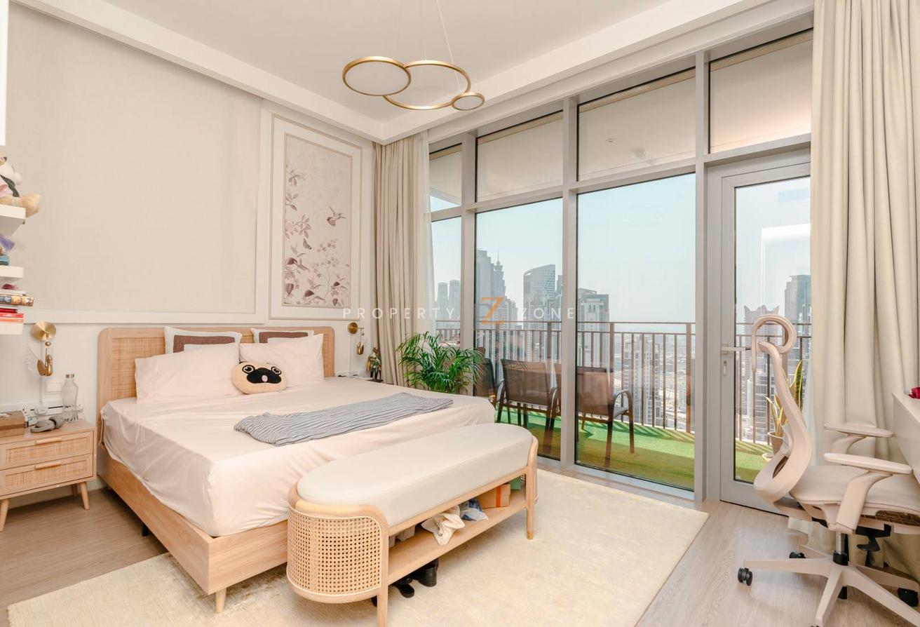 Luxury Upgraded | Fully Furnished | Contemporary photo 13